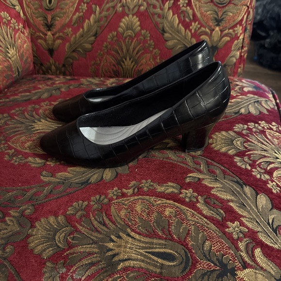 Easy Street   Women's Pump - Picture 2 of 3